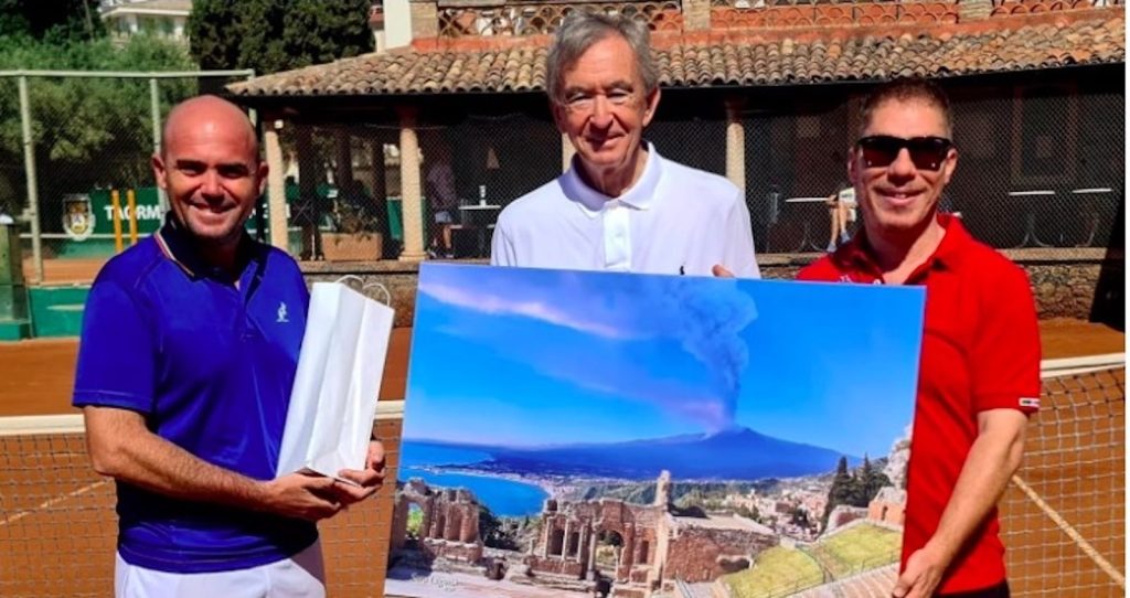 Orang terkaya di dunia, Bernard Arnault, kembali ke Taormina