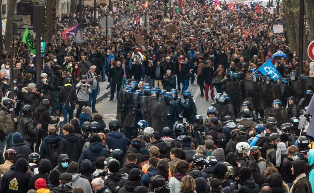 Paris melarang lima demonstrasi sayap kanan akhir pekan ini