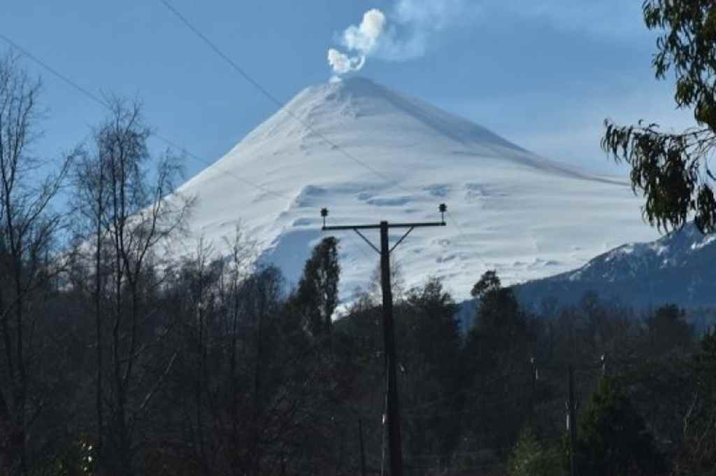 Gunung berapi Villarrica meningkatkan aktivitasnya dan menimbulkan banyak gempa bumi